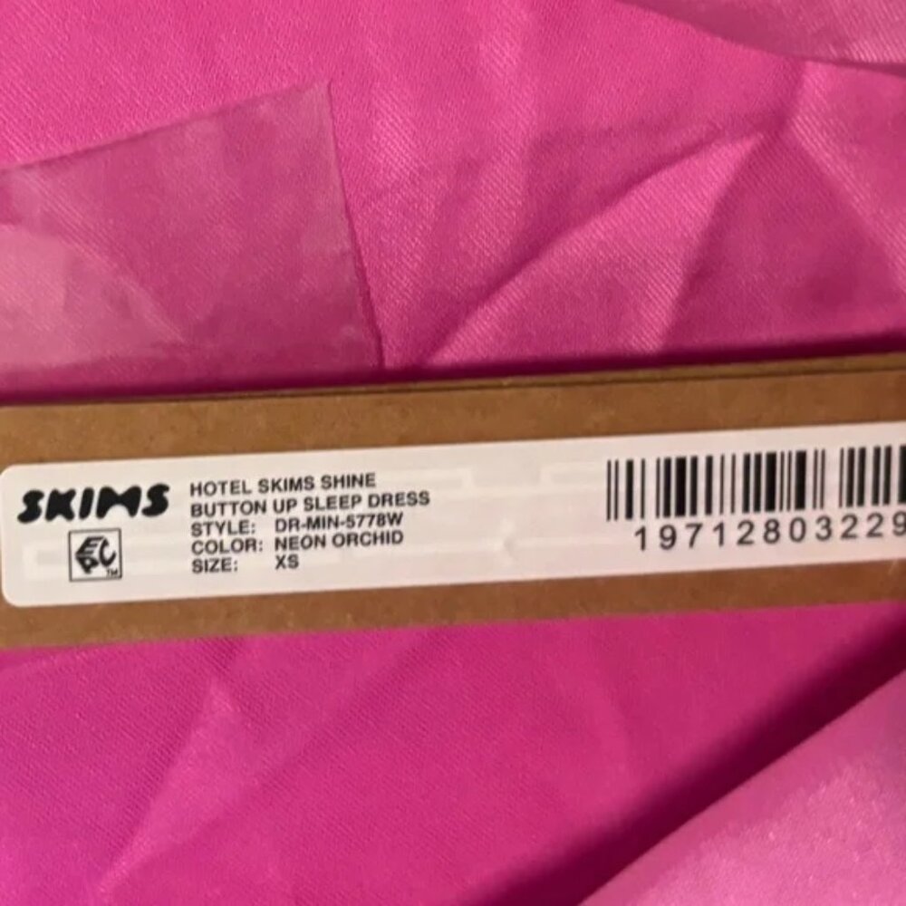 SKIMS | RARE FIND! HOTEL SHINE SLEEP DRESS IN NEON ORCHID PINK - NWT 🤩 - Picture 4 of 6